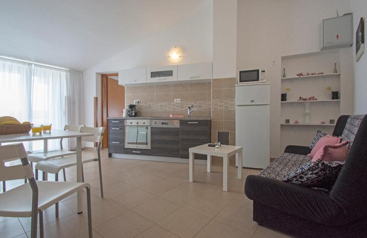 Apartments Sabina - 100M From Sea Crikvenica Exteriör bild