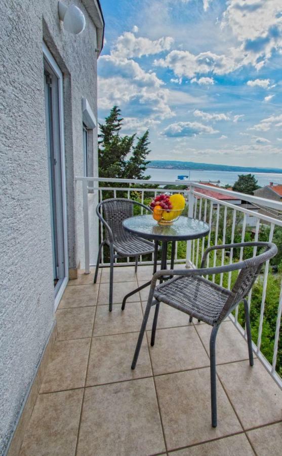 Apartments Sabina - 100M From Sea Crikvenica Rum bild