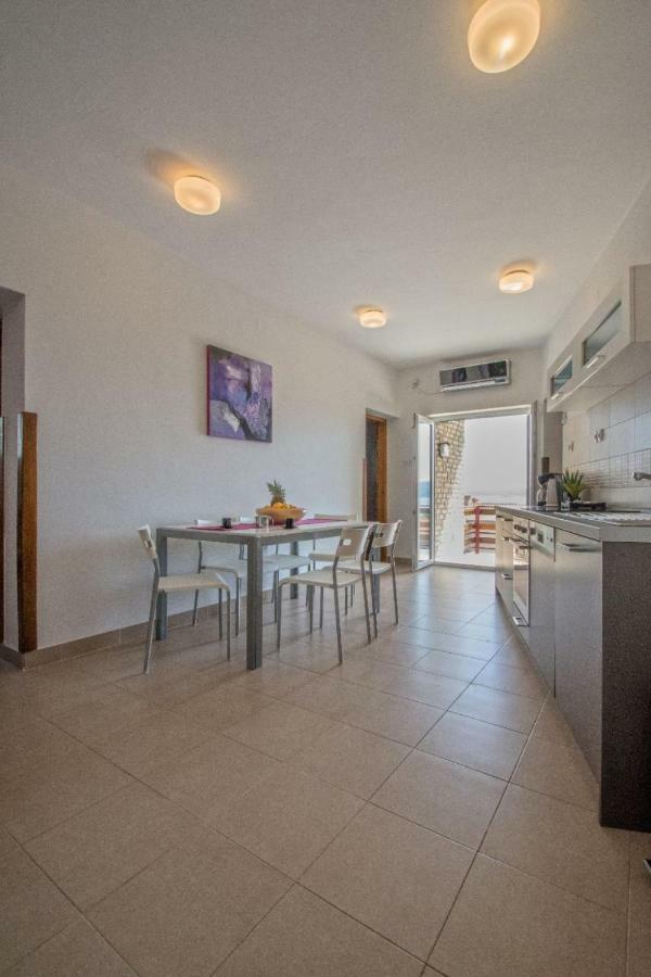 Apartments Sabina - 100M From Sea Crikvenica Rum bild